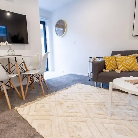 Chic City Apt By Little High